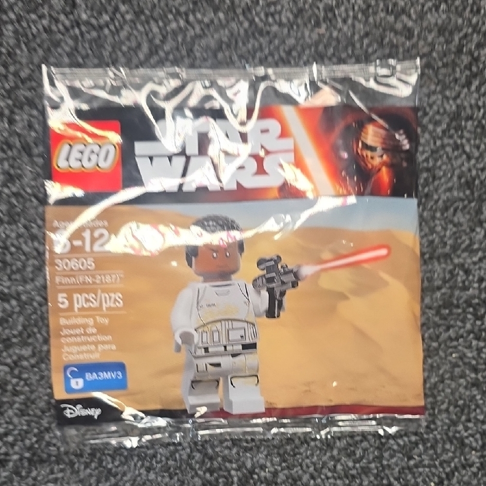 LEGO Star Wars Minifigure - White and Black with Red Lightsaber